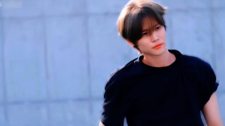 Is this guy so good looking? ! A different vibe from other fifth generation men