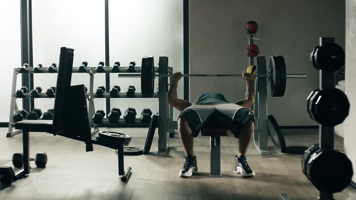 Apple Music – Drake vs. Bench Press