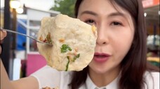 Hujan terus , jadi ingat punya video bakso belum di post … tempatnya lucu deh kayak warung gitu tr