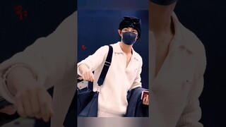 wrong!  Xiao Zhan is on his way back to China, his gait is super cool #shortsyoutube