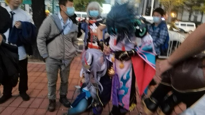 申鹤扛着魈离开了.mp4