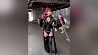 Tóc đỏ là siêu nhân đỏ cosplay