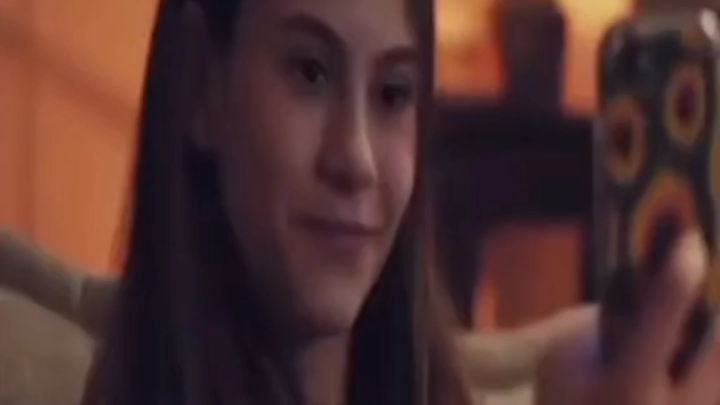 美女碰到鬼还不逃生，结果