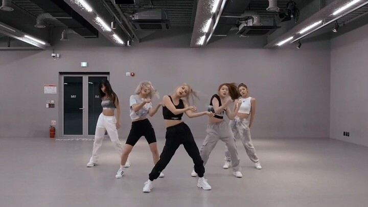 itzy ดัดแปลงเพลงใหม่ของ LESSERAFIM จริงๆ มันไม่น่าให้อภัยเลย (ท่าเต้นเวทย์มนตร์)