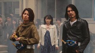 Transformasi super tampan di Kamen Rider (11)