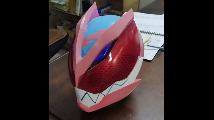 Tôi đã làm bao da Kamen Rider Revice trước khi buổi diễn bắt đầu