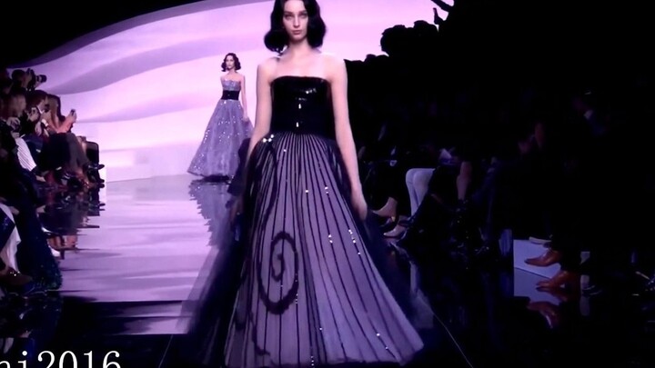 [Fashion] Gaun Ungu Fantastis dari Armani