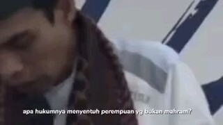 APA HUKUMNYA MENYENTUH PEREMPUAN YANG BUKAN MAHRAM [Ustadz Abdul Somad]