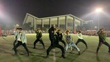 Nhóm nam cover ca khúc "Love Shot" của ECO trên sân huấn luyện quân sự