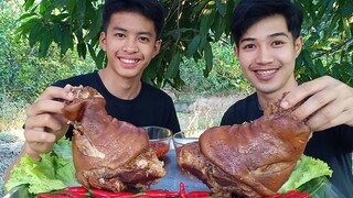 กินขาหมูพะโล้ !! สองขาใหญ่ๆพร้อมนํ้าจิ้มแซ่บๆ เข้าปากปุ๊บละลายปั๊บ.