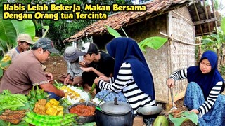 Ah.. Nikmat BENER.. Masak Liwetan Khas Sunda, Ditambah LAUK FAVORIT, Ngariung Botram Di Saung