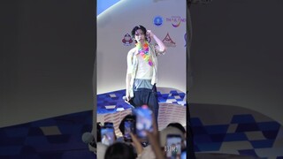 BUS Phutatchai - สายตาหลอกกันไม่ได้ @ THAICONIC Songkran Celebration, ICONSIAM [4K 60p] 240415