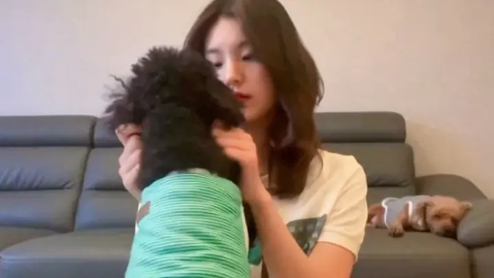 [ENT] Hwang Yeji & Her Dogs