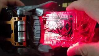 The boss key of ZAIYA is combined with the modified and lighted exclusive belt to restore the effect