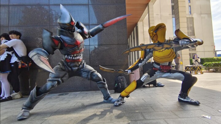 Kamen Rider Gabu vs Quái vật mới? Chụp tại Comic Con