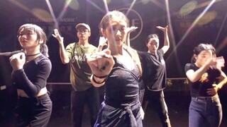 [Bài hát mới 7 Rings của A妹] Vũ đạo Waacking siêu ngầu của giáo viên dạy làm đẹp người Trung Quốc Wa