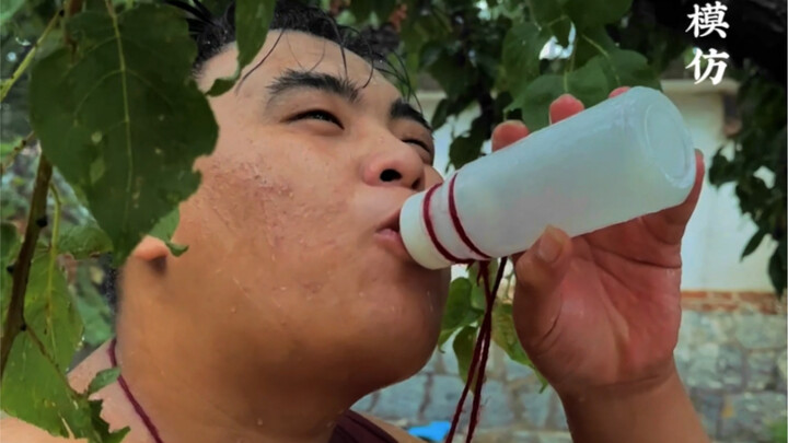 妹儿……借你衣服救一命你可不能挑我理啊！