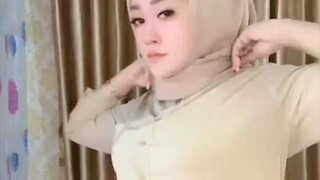 Tante hijab peminim