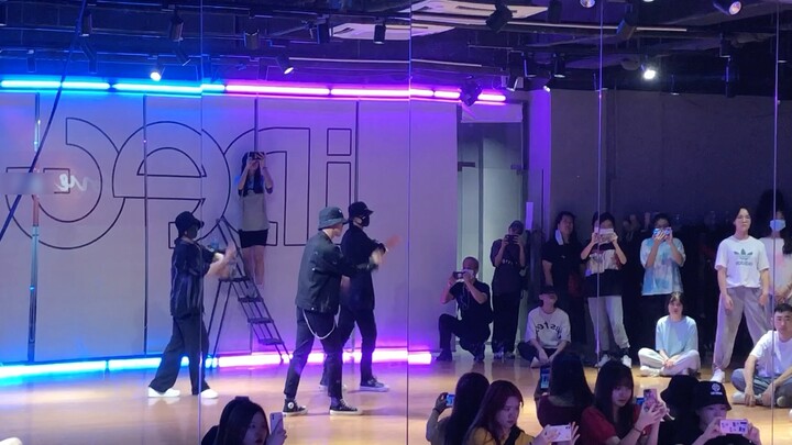 【Da Zhong】Zhang Yixing-Dance cover of "Lotus".
