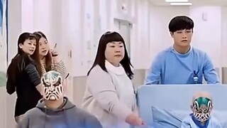 Kalau setan kecil datang pun dia harus bantu dokter lewat pisau bedah!