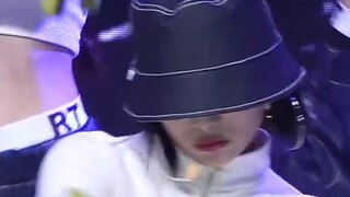 小尖牙拿下你！Jurin酱的表情管理之LEFT RIGHT，好帅！