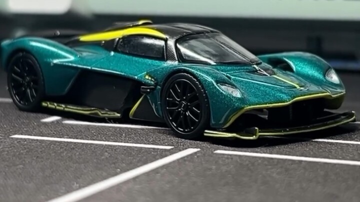 Contoh POP RACE Unboxing Aston Martin Valkyrie