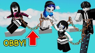 แมพกระโดดที่มีโซ่คล้องกันไว้ 4 คน! จะรอดหรือจะร่วง | Roblox Chained Together