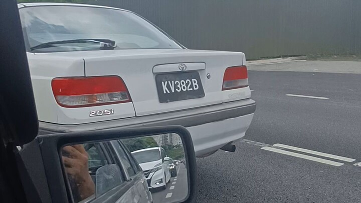 I saw Toyota carina 4wd 2.0