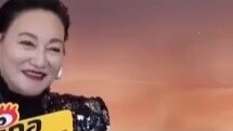 Xiao Zhan discussed with Kara Hui backstage whether it was cold to wear clothes, which was very lika