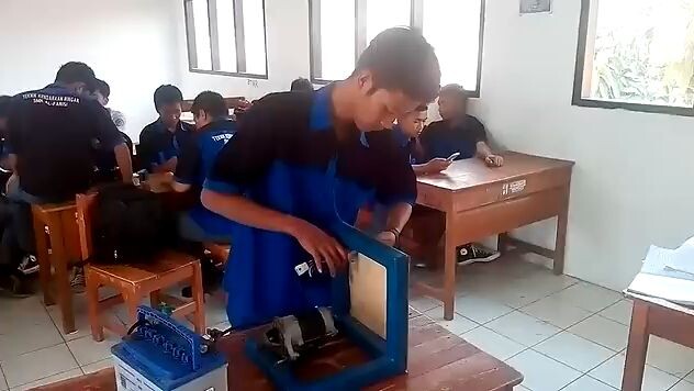 Detik detik siswa kesetrum saat praktik