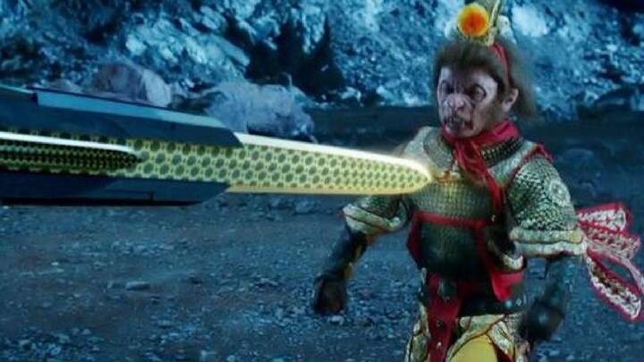 Thiếu gia Kong Kong mở chiêu lớn của thánh kiếm, chiếc vòng vàng bị đập nát tại chỗ, nhưng thân hình