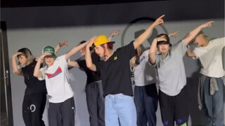 【Aiki】Hook合体！全新编舞Usher——《Yeah！》意思目的是掰弯所有女人，yeah！