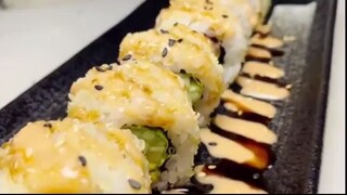 yt1s.com - Đầu Bếp Nhật Hướng Dẫn Làm Cơm Cuộn Sushi Từ A  Z