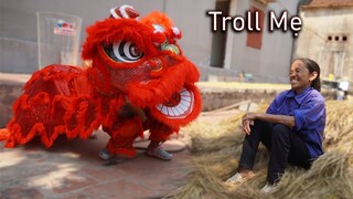 Hưng Vlog - Làm Con Kỳ Lân Múa Lân Troll Mẹ Bà Tân Vlog | Prank Mom