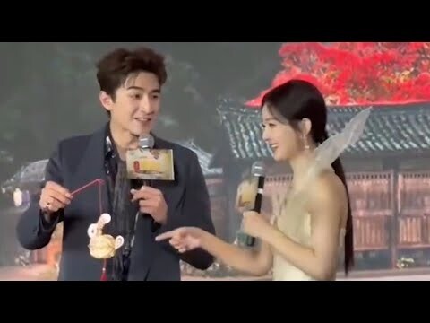 Zhao Liying said to Lin Gengxin: You are still keeping up the tradition of giving cheap gifts.