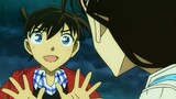 Later, Conan used a touch-screen phone, but Xiaolan was still using the flip phone Shinichi gave her