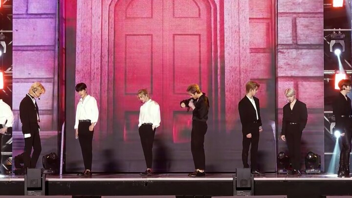 Stray Kids - My House Whoever is the most eager will stand in the C position