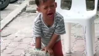 Nakakaawa naman ang bata 🥺