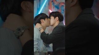 He’s letting him experience the first kiss of his life🫣🥰 him getting dizzy after kiss🫠#blseries