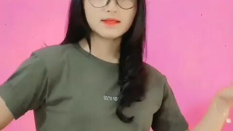 tembok pink apa yanv itu juga pink ya?