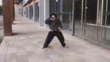 【Dance】Construction worker practiced break dancing. Crazy moves.