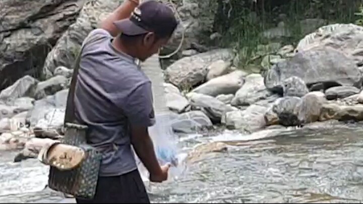 Cast Net Fishing in Nepal | Himalayan Trout Fishing with Handmade Cast Net |