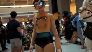 "Cosplay luar biasa di pameran komik luar negeri"