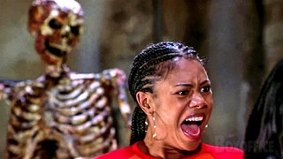 "Is it behind me?" | Scary Movie 2 | CLIP