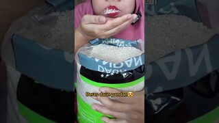 DYMA |ASMR RAW RICE EATING |Makan Beras | asmrrawriceeating| #asmrsounds  #asmr #shorts #mukbang(1)