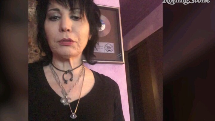 Joan Jett Performing "I Hate Myself for Loving You" at home