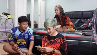 พ่อบ้านใจกล้า. แอบดูหนังโป๊ะ