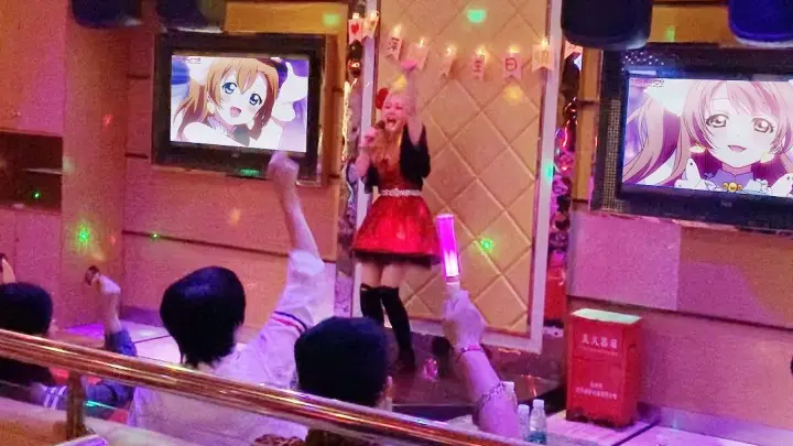 Shock! When KTV suddenly popped out the young lady who sang love live, it exploded the Lala people!
