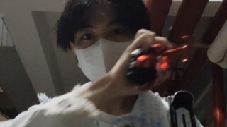 用凯撒变身器变成甲斗