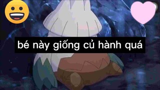 Bé này giống củ hành ghê